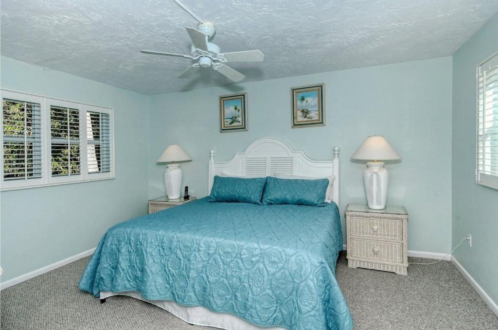 Laplaya 201C: Beachfront Corner Unit with Gulf Panorama Longboat Key Exterior photo