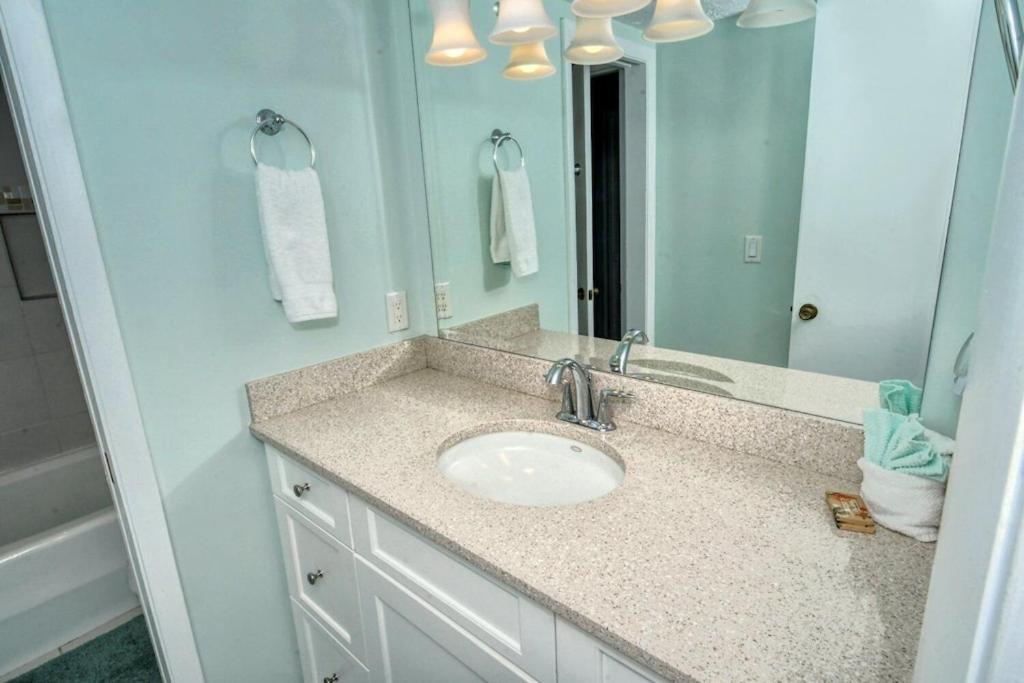 Laplaya 201C: Beachfront Corner Unit with Gulf Panorama Longboat Key Exterior photo