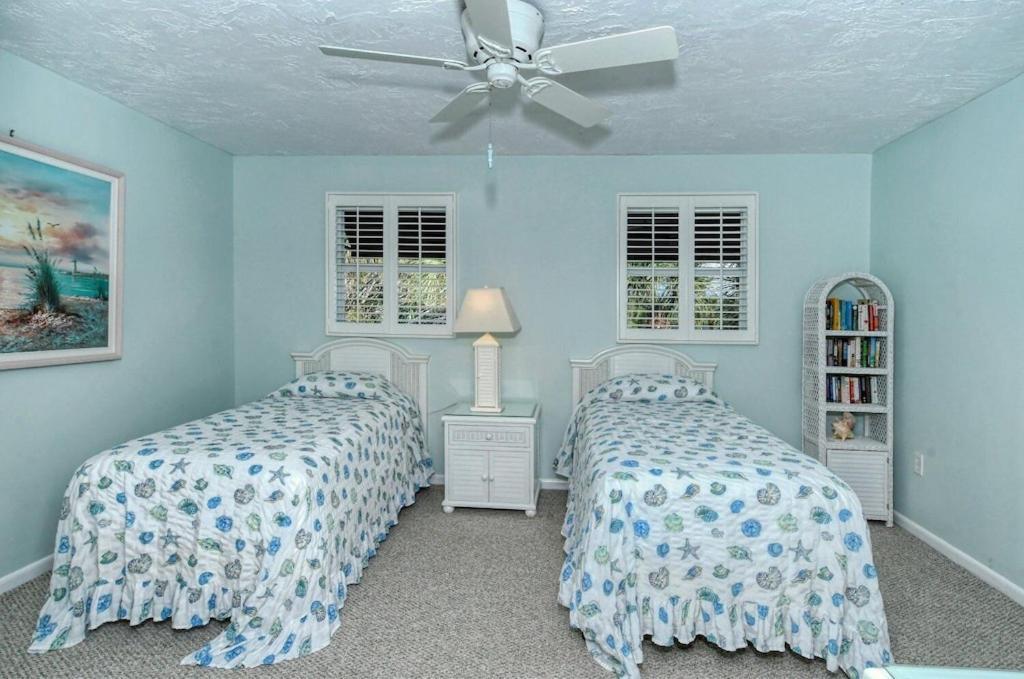 Laplaya 201C: Beachfront Corner Unit with Gulf Panorama Longboat Key Exterior photo